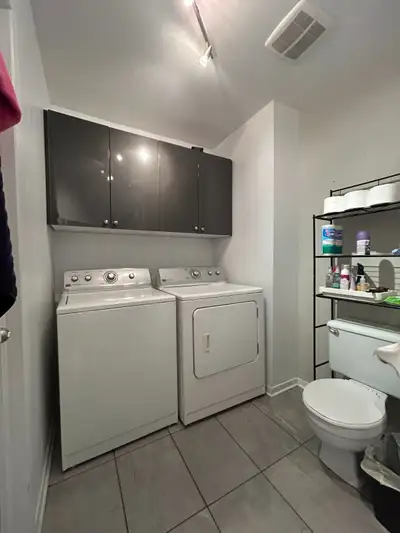 $900 CAD/month for rent Room for Rent in 5 1/2 Apartment in Montreal - Available from August 1st (Fr...