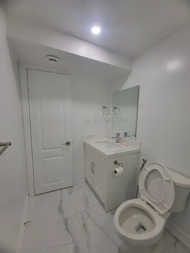 Private room for rent in Room Rentals & Roommates in City of Toronto - Image 5