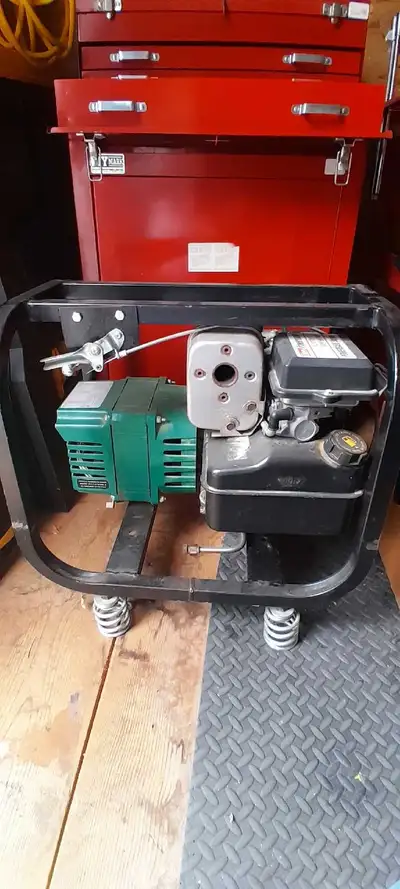 Briggs and Straton reliable high output generator New carburetor Very reliable