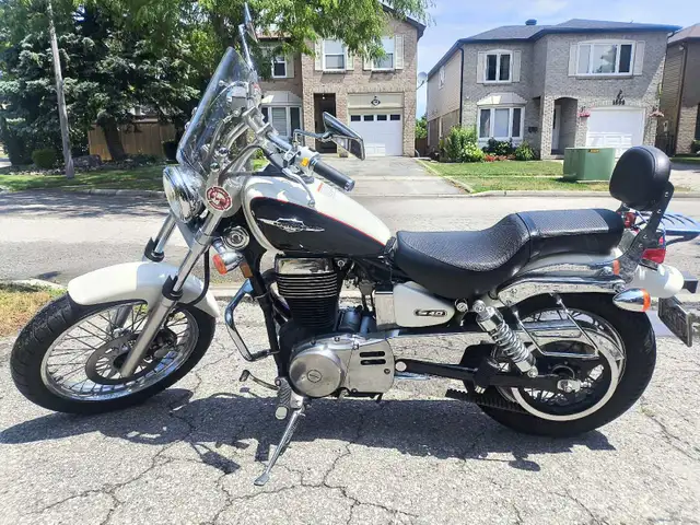2010 Suzuki boulevard s40 in Street, Cruisers & Choppers in City of Toronto - Image 2