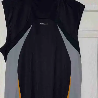 men’s jersey is in good condition and ready for your next workout or casual wear. It features ClimaC...