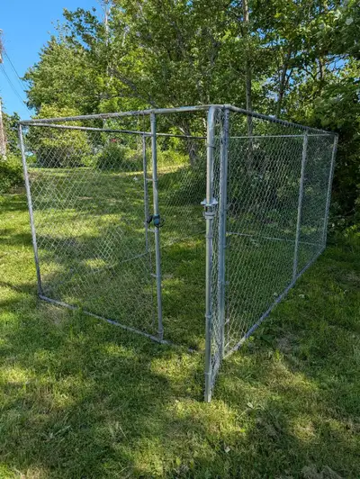 dog kennel/run, View more