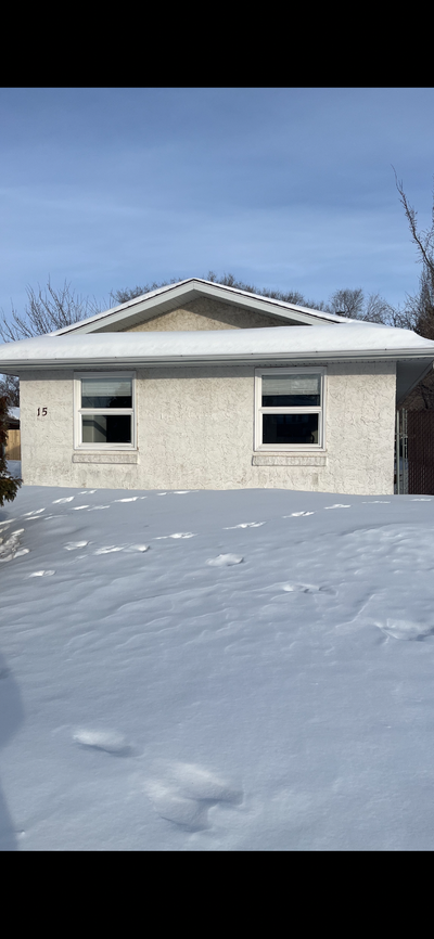 Excellent location in the Glencairn area next to an elementary school and all East shops.