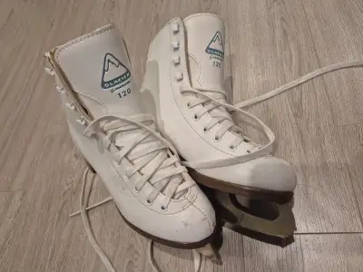 Jackson Glacier 120 Figure Skates size 4, View more