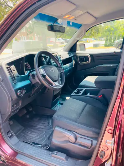 2010 Honda Ridgeline EX-L AWD is the perfect blend of utility, comfort, and all-weather. The vehicle...