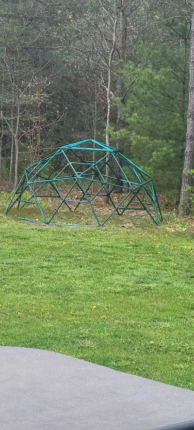 This sturdy, used Geodesic Dome Climber is ready for a new home! It's perfect for kids to climb, pla...