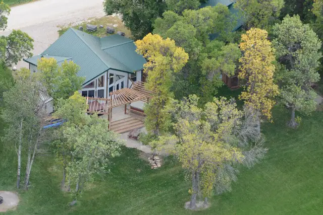 Lakefront Cottage - Lake MB - 2-night minimum in Manitoba in Canada - Image 2