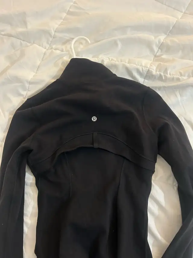 Lululemon define jacket in Women's - Tops & Outerwear in Mississauga / Peel Region - Image 3