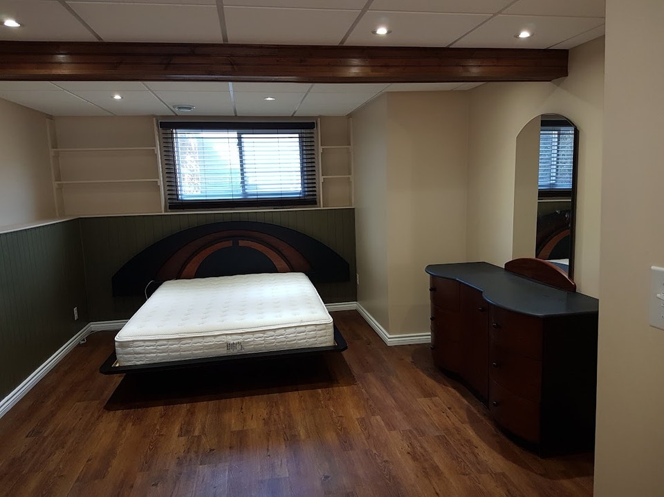 5-bedroom house in Merivale near Algonquin / Carleton U Oct 2026 5