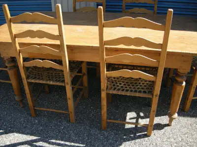 MOBILIER  DE SALLE À MANGER (TABLE, 8 CHAISES ET COUSSINS), View more