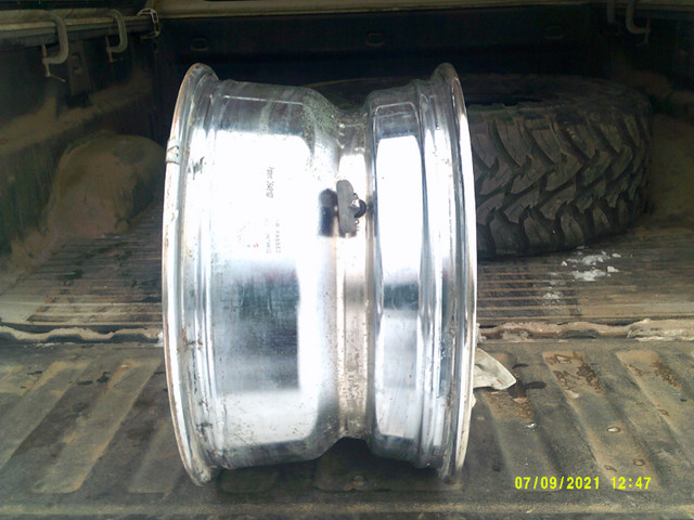 Ford 18 inch rim in Tires & Rims in Lethbridge - Image 2