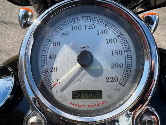 2010 harley fatbob in Street, Cruisers & Choppers in Barrie - Image 3