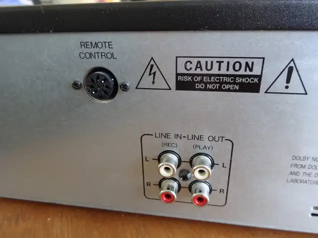 Onkyo TA-R240 vintage auto reverse Cassette Tape Deck (1987-89) in Stereo Systems & Home Theatre in Markham / York Region - Image 10