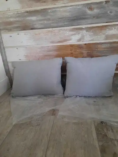 2 coussins extérieur  neufs, View more