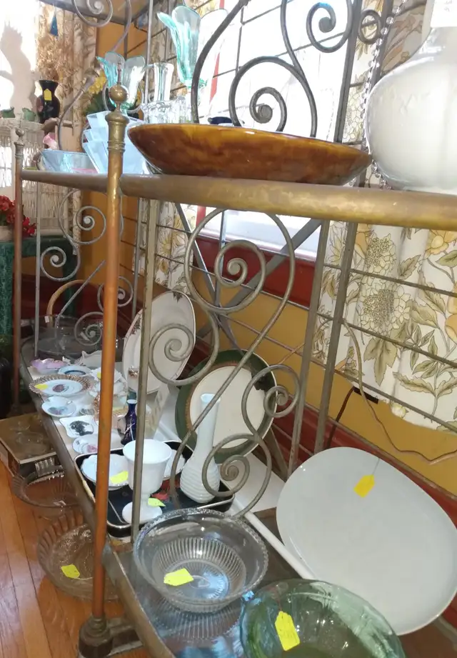 Lg Antique French Baker's Rack - Iron & Brass w Glass Shalves in Bookcases & Shelving Units in Oshawa / Durham Region - Image 11