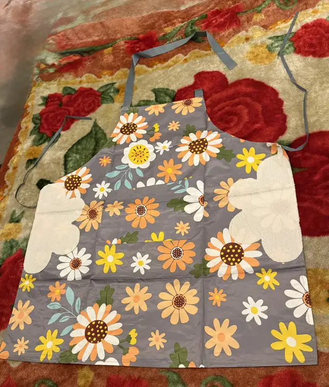 Floral Apron443776520201840640