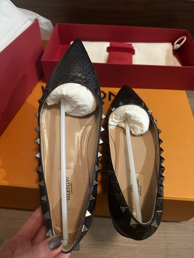 Valentino flats size 38- limited edition snake skin in Women's - Shoes in City of Toronto - Image 4
