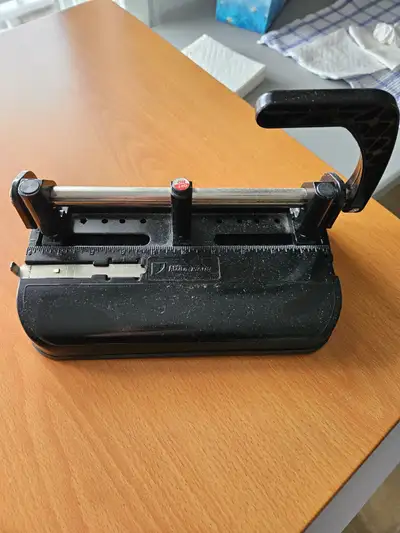 perforatrice de feuilles de cartables, View more