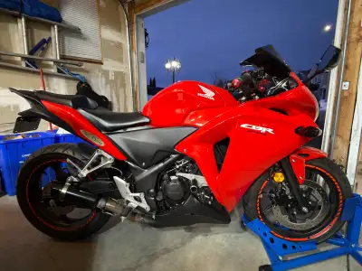 Mint condition. No crash Damage. No cracked Fairings No scratches. No mechanical issues. A well care...