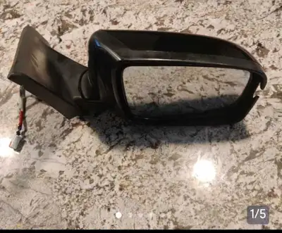 Replacement passenger mirror taken off a 2009 Nissan Rogue. It may fit later models. Please check th...