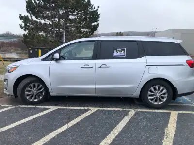 2020 Kia Sedona LX. One owner. 113,000km. Very clean and selling with safety certificate. Kia factor...