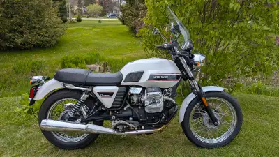2011 Moto Guzzi V7 Special 90 th Anniversary Edition. 11,069 kilometers. 744 cc, very good condition...