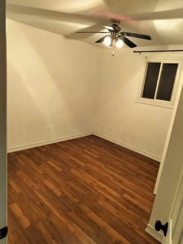 rooms for rent near Fleming college lindsay students  in Room Rentals & Roommates in Kawartha Lakes - Image 6