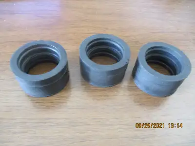 Used Good Condition . Fits 36mm carb. 750 - 850 cc 1977-81 . 3 Air intake Boots. epayment & delivery...