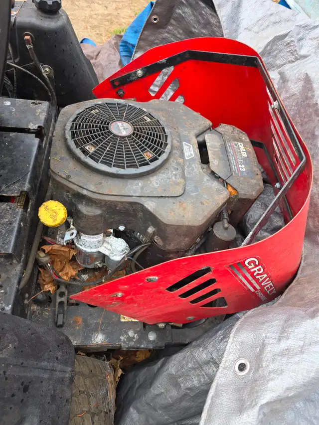 Gravely ZT2352 Zero-Turn Mower Commercial Grade 2 Tanks Tractor in Lawnmowers & Leaf Blowers in Windsor Region - Image 3