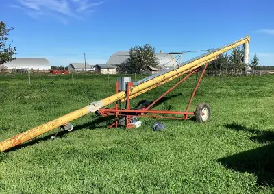 Westfield W70-46 grain auger New Powerfist 13 HP motor Runs great