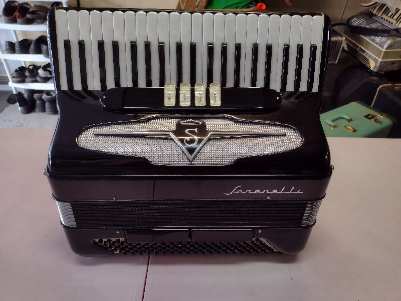 Serenelli Special for ladies 120 bass accordeon - accordion for sale  