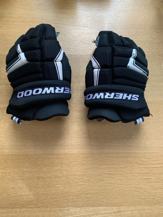 Sherwood Hockey Gloves in Hockey in City of Toronto