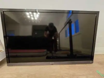 Sony KDL-55EX710 55" LCD TV with Wall Mount, View more