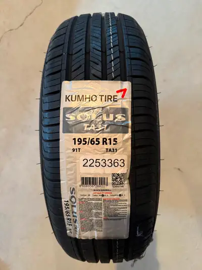 Un seul pneu à vendre. Il est entièrement neuf. Marque Kumho, modèle Solus TA31. Dimensions 195 65 R...