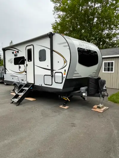 2021 Rockwood MiniLite 21 ft. Only used for 2 seasons (2021-22) Dining room slide out. Queen size Mu...