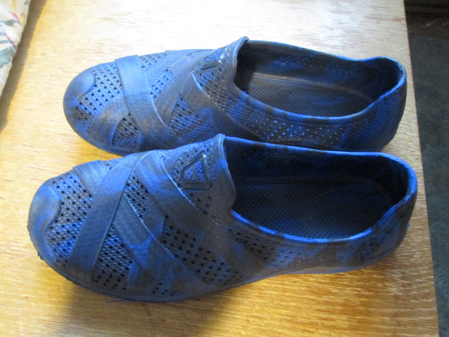 ladies crocs (size 10) in Women's - Shoes in Peterborough