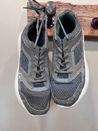 running shoes in All Categories in Red Deer Kijiji Marketplaces