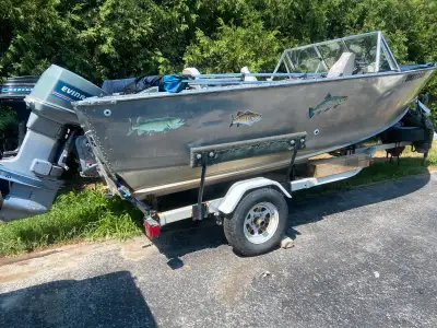 17 foot Deep V aluminum boat 115hp outboard Evinrude 4hp outboard Mercury trolling motor 60L Fuel ta...