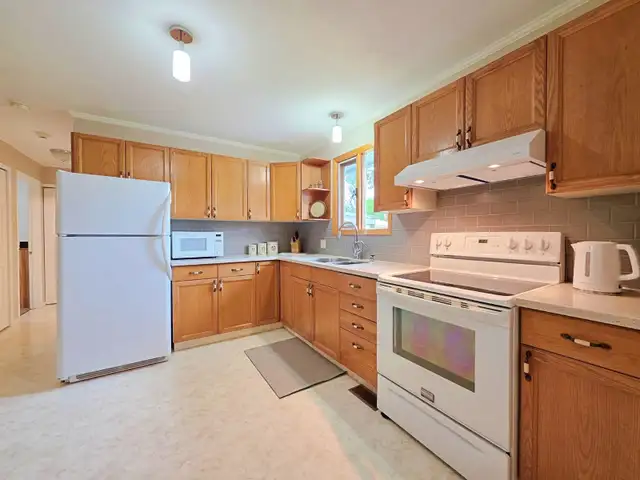 Fully Furnished House for weekly or monthly rental.