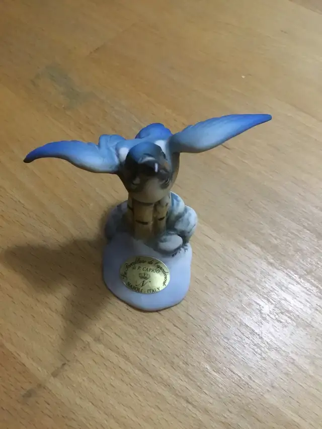 Authentic Capodimonte Sculpture of a blue bird - hand-decorated in Arts & Collectibles in Markham / York Region - Image 2