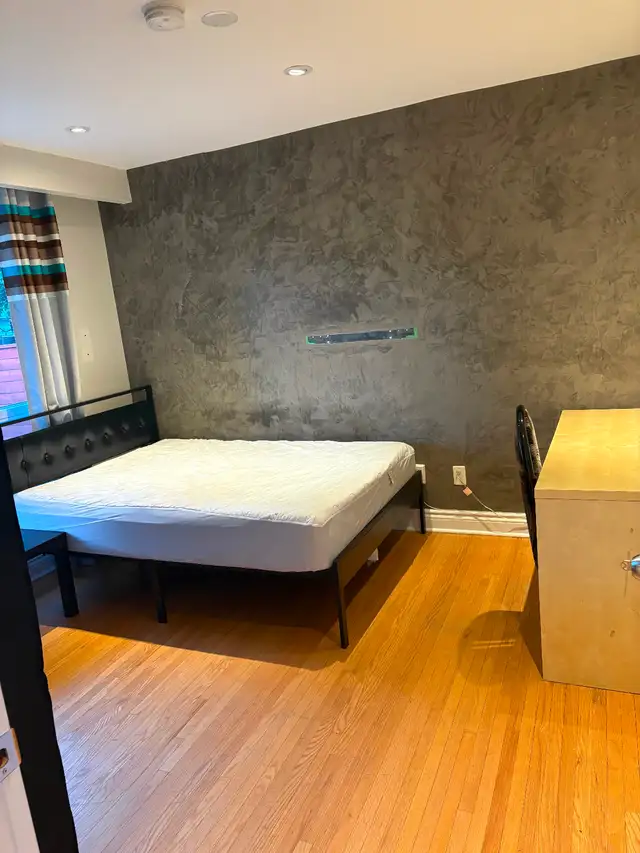 RENT A ROOM AT YONGE AND STEELES NEAR CENTER POINT MALL HILDA ST