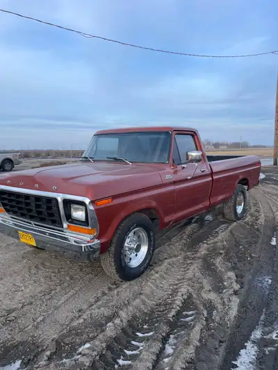 1979 F250. Rebuilt 351 Cleveland stroked to a 408 in June 2025. Sniper fuel injection. Brand new tra...