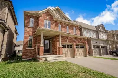 Double garage 4 bedrooms 2.5 washrooms detached for lease in bowmanville