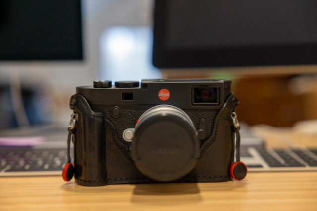 Leica M10 + Extras in Cameras & Camcorders in City of Toronto - Image 2