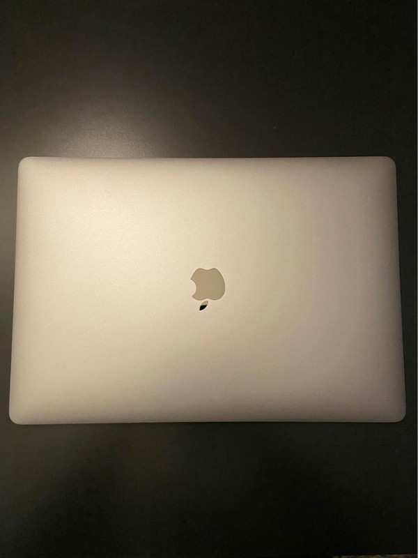 MacBook Pro (15-inch, 2018)2.2GHz 6 Core i7/16GB RAM/256GB SSD in Laptops in City of Toronto - Image 3