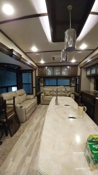 Grand Design Solitude Rv 3 slide out, washer dryer hook up ,gen prepped like new ,fifth wheel for Ra...