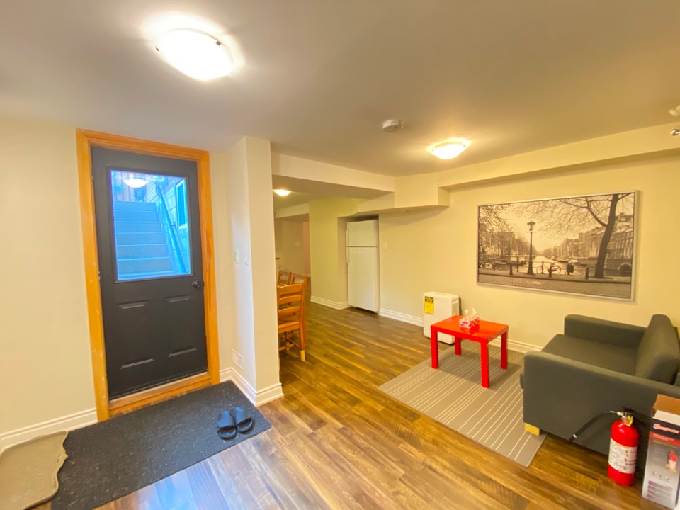 All Inclusive Luxurious Walkout Basement Suite Yonge and Finch 4