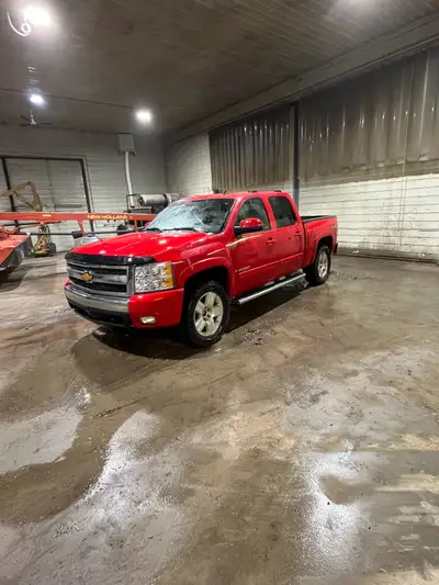 2007 Chevy Silverado 1500 vortex max fully loaded runs and drives nice has engine light on for a o2...