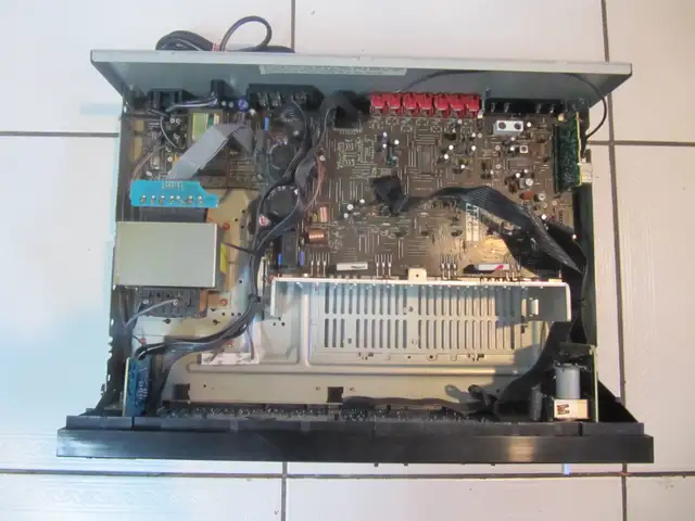 Pioneer Model SX-240 Stereo Receiver Fully Tested XCond Cir1990 in Arts & Collectibles in Mississauga / Peel Region - Image 3