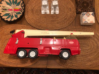 MCM Die Cast Red Metal Tonka Fire Truck With Extendable Ladder